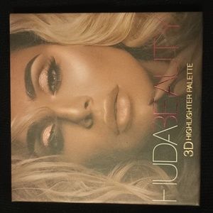Huda beauty 3d highlighter palette NWOT